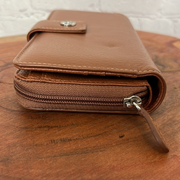 Giani Bernini Softy Leather All in One Wallet - Picture 4 of 13